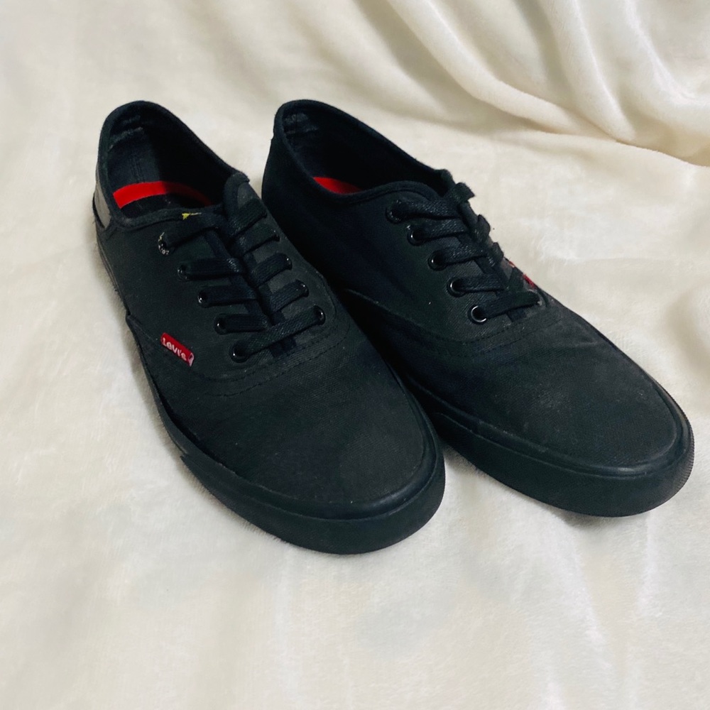 Levi’s Black Shoes size 9